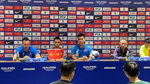 HLV Diego Giustozzi, đội trưởng Phạm Đức Hòa nói gì trước giờ G?  HLV Diego Giustozzi, đội trưởng Phạm Đức Hòa nói gì trước giờ G?